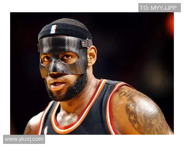 足球场上戴面具的球星是谁 他为何选择面具成了焦点